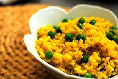 Рис с шафраном и зеленым горошком