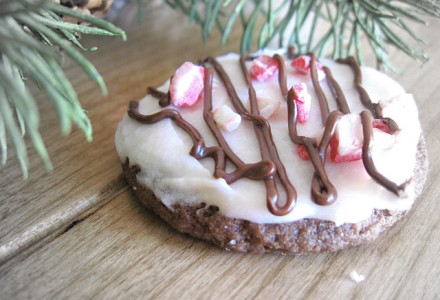Шоколадное печенье с мятной глазурью