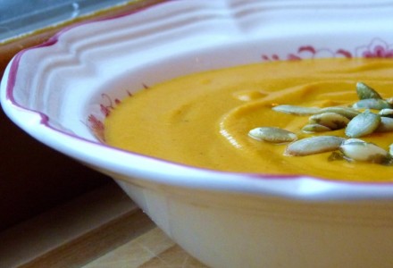 Тыквенно-морковный суп с семечками