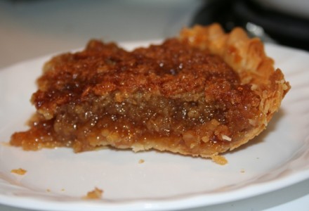 Пирог с мёдом и орехами