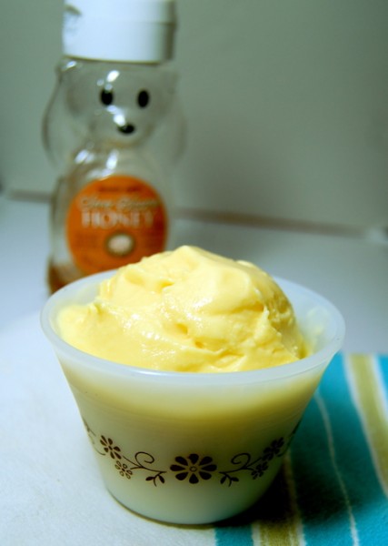 Мороженый десерт из йогурта и манго 