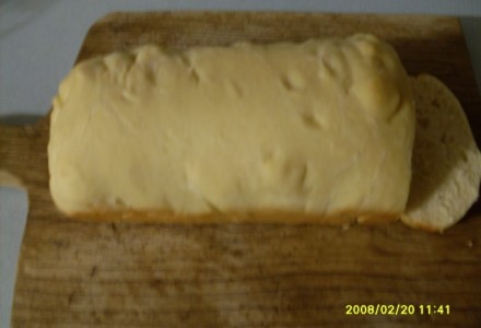 Хлеб с сыром и пахтой