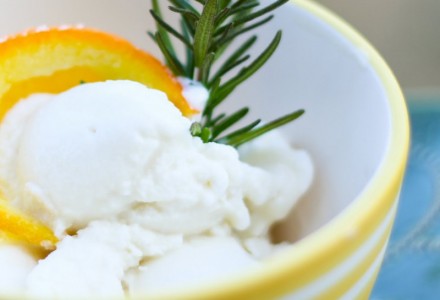 Домашнее апельсиновое мороженое с розмарином