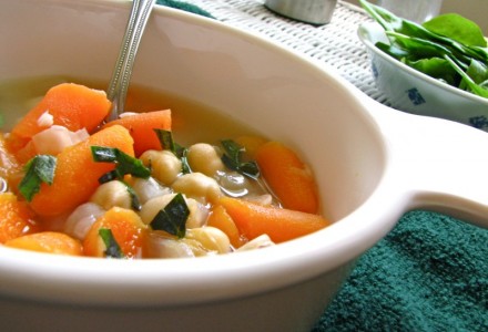 Овощной суп с нутом и лимоном