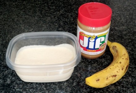 Банановый йогурт с арахисовым маслом