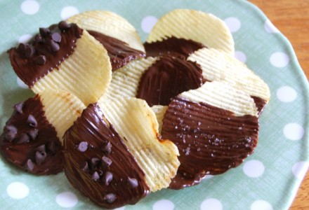 Картофельные чипсы в шоколадной глазури
