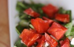 Салат со шпинатом и копченым лососем 