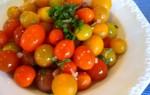 Заправка для помидоров с базиликом и кинзой