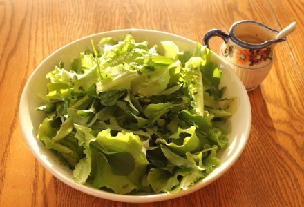 Заправка для салатов из огородной зелени