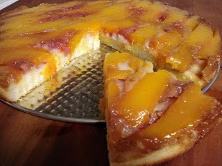 Пирог с манго и малиной 