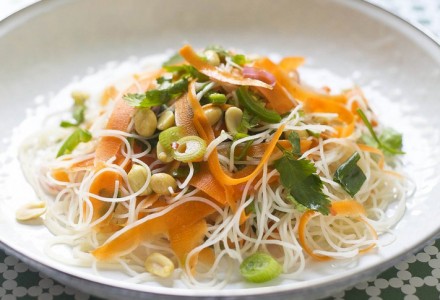 Макаронный салат с морковью по-тайский
