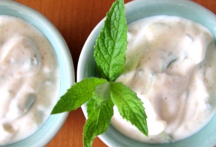 Средиземноморский салат с йогуртом