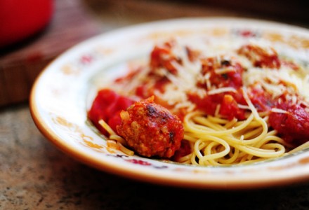 Спагетти с мясными котлетами