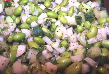 Салат с зелеными соевыми бобами