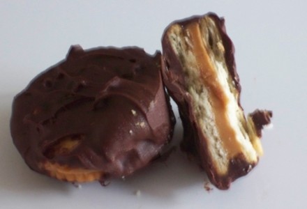 Крекеры с арахисовым маслом в шоколаде