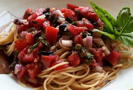 Спагетти со свежими овощами