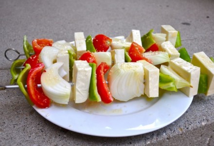 Шашлычки из овощей и сыра