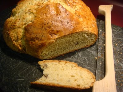 Хлеб с орехами пекан и сыром с плесенью