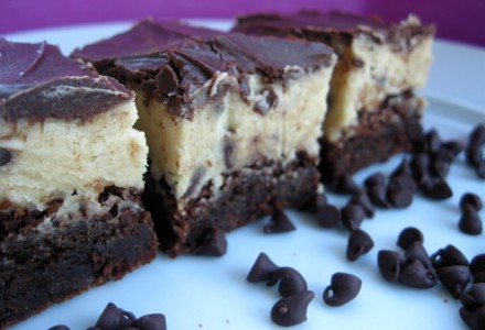 Шоколадное пирожное с шоколадными чипсами