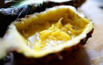 Ваза из ананаса с фруктами