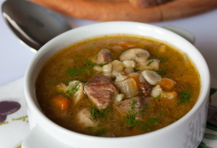 Суп из говядины с грибами и перловкой