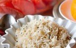 Рис с чесноком и черным кунжутом